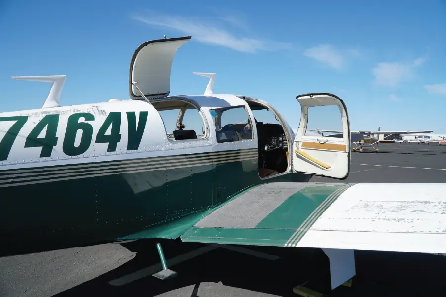 Mooney M20C - Doors