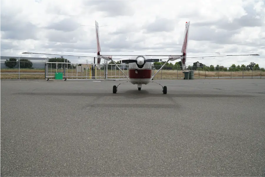 Cessna Skymaster - Back View