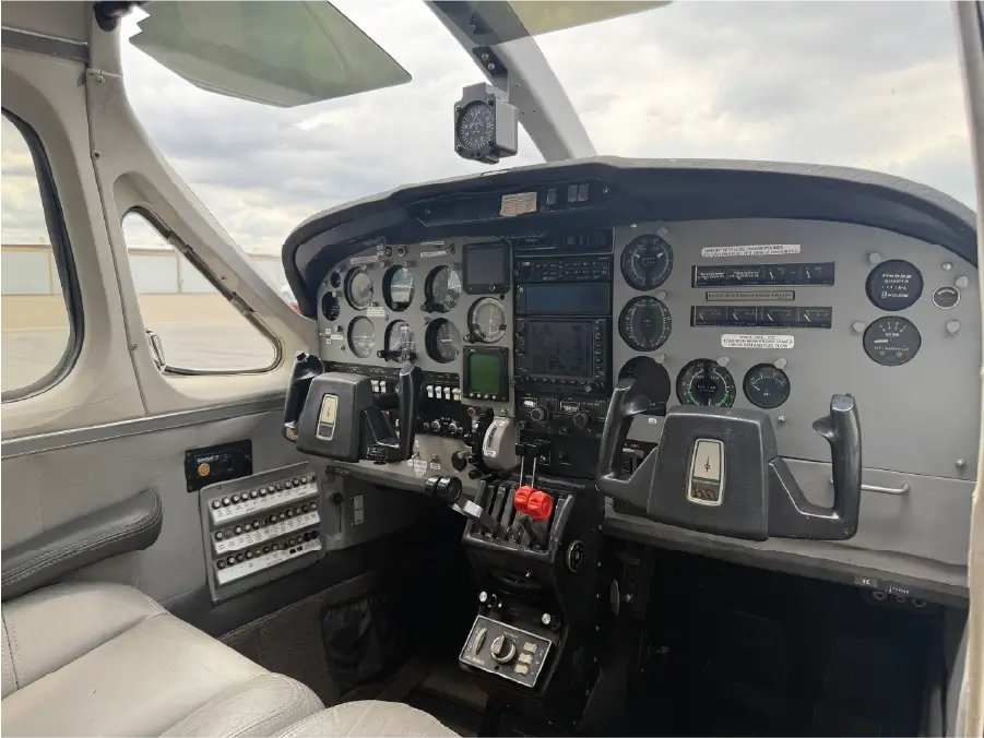 Cessna Skymaster - Full Panel Off
