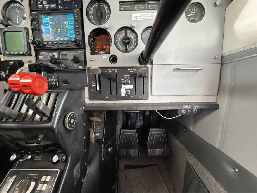 Cessna Skymaster - Copilot Side Lower Panel