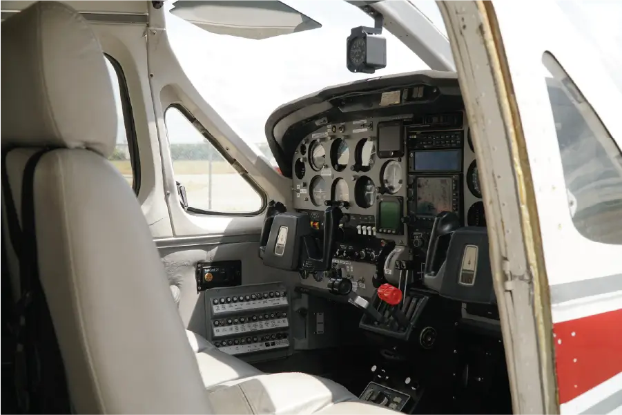 Cessna Skymaster - Cockpit