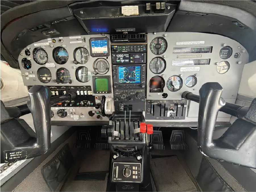 Cessna Skymaster - Full Panel On