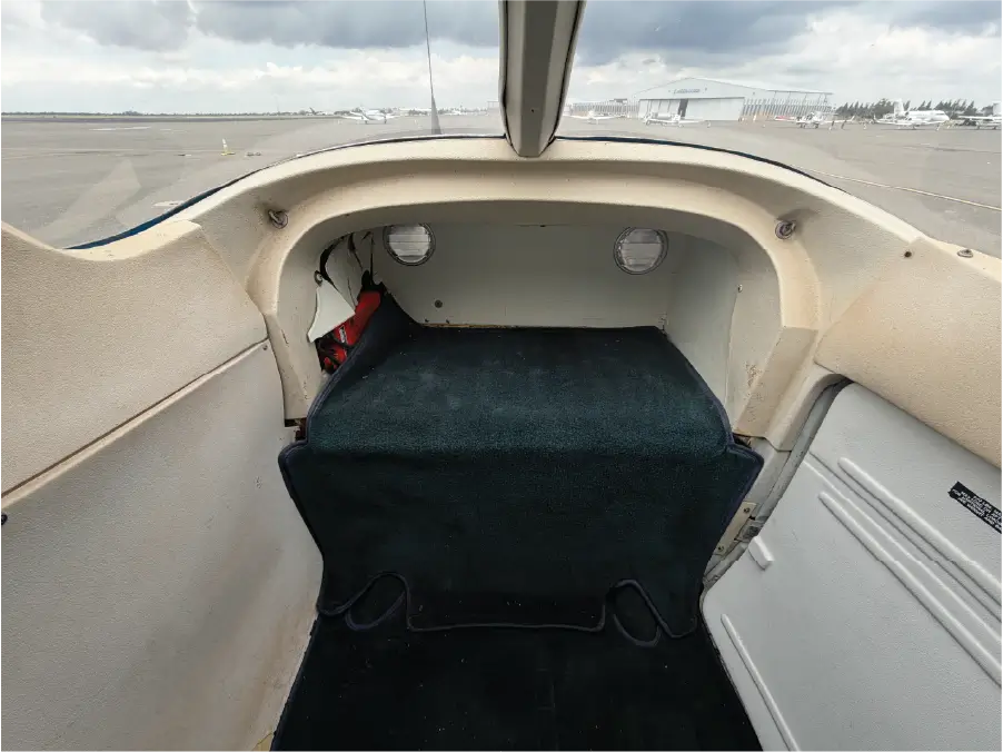 Cessna 172RG Baggage Area