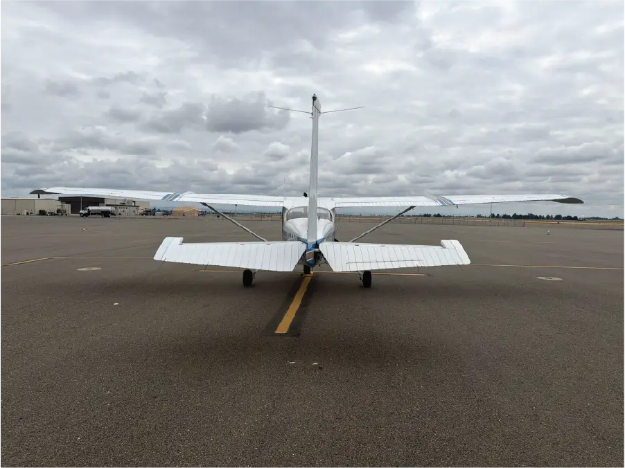 Cessna 172RG Back View