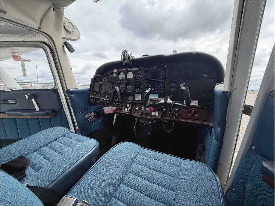 Cessna 172RG Full Panel - Off