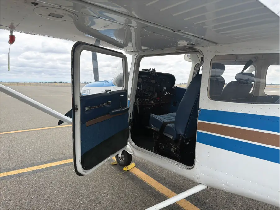 Cessna 172RG Pilot Side Door