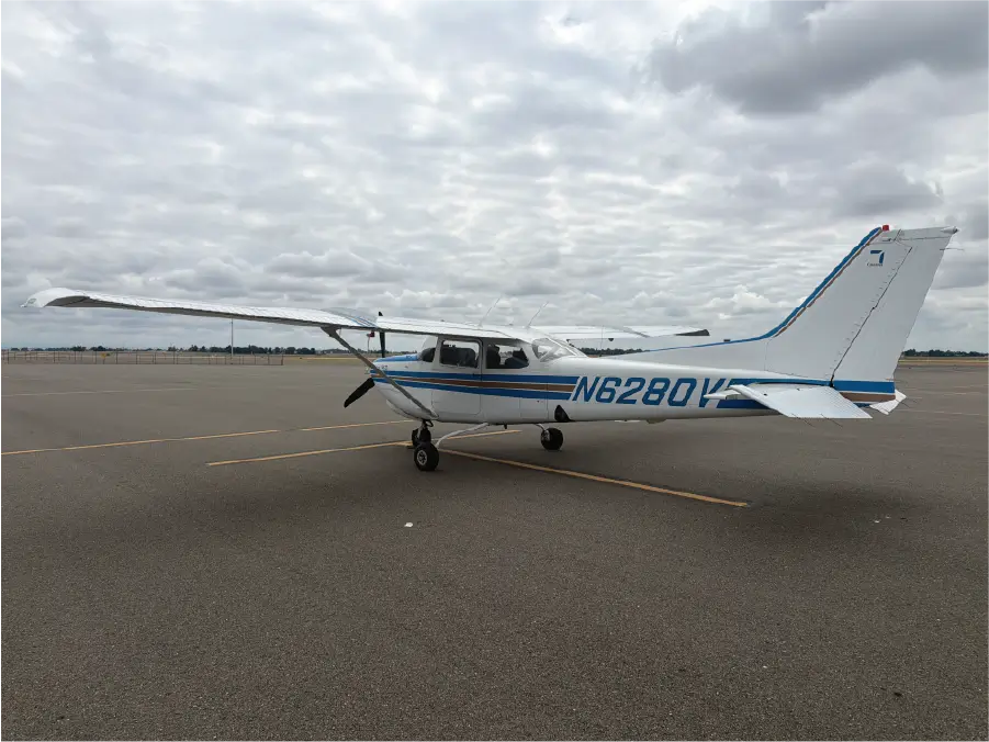 Cessna 172RG Pilot Side Back Angle