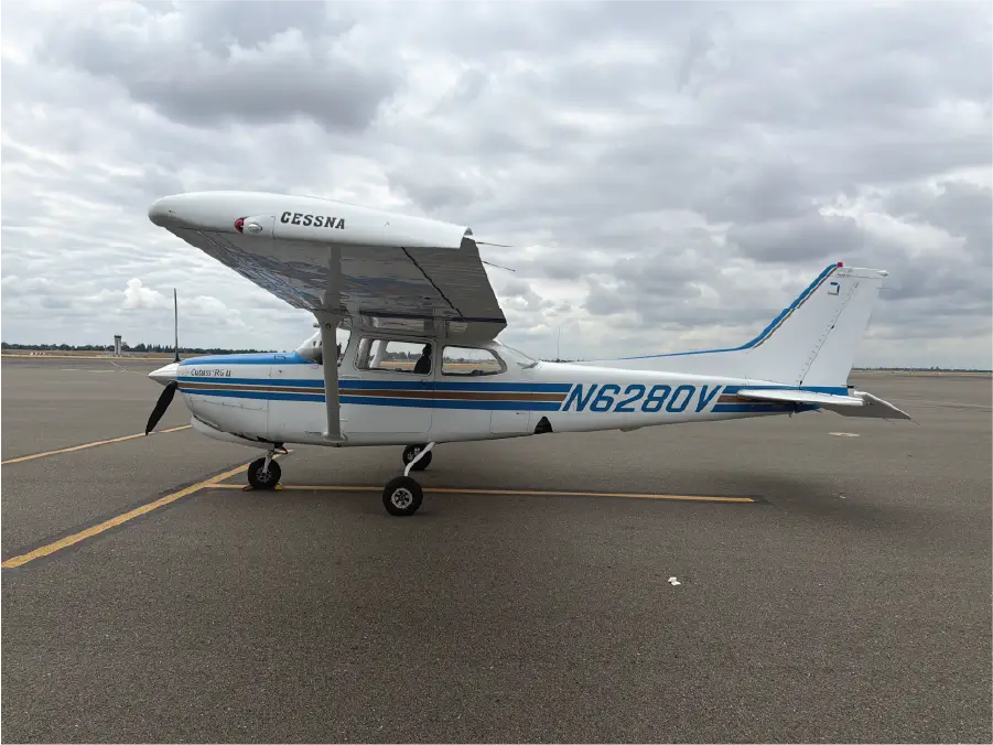 Cessna 172RG Pilot Side