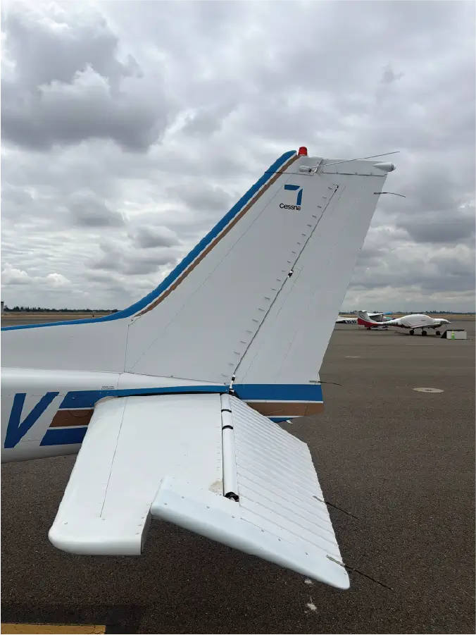 Cessna 172RG Pilot Side Tail