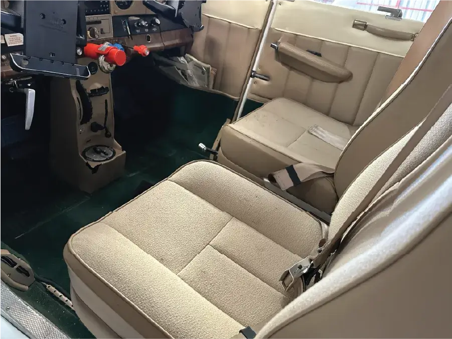 Cessna 182Q Interior - Front Seats