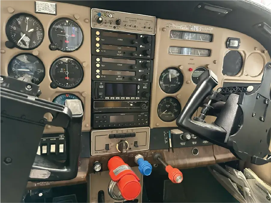Cessna 182Q Avionics 2