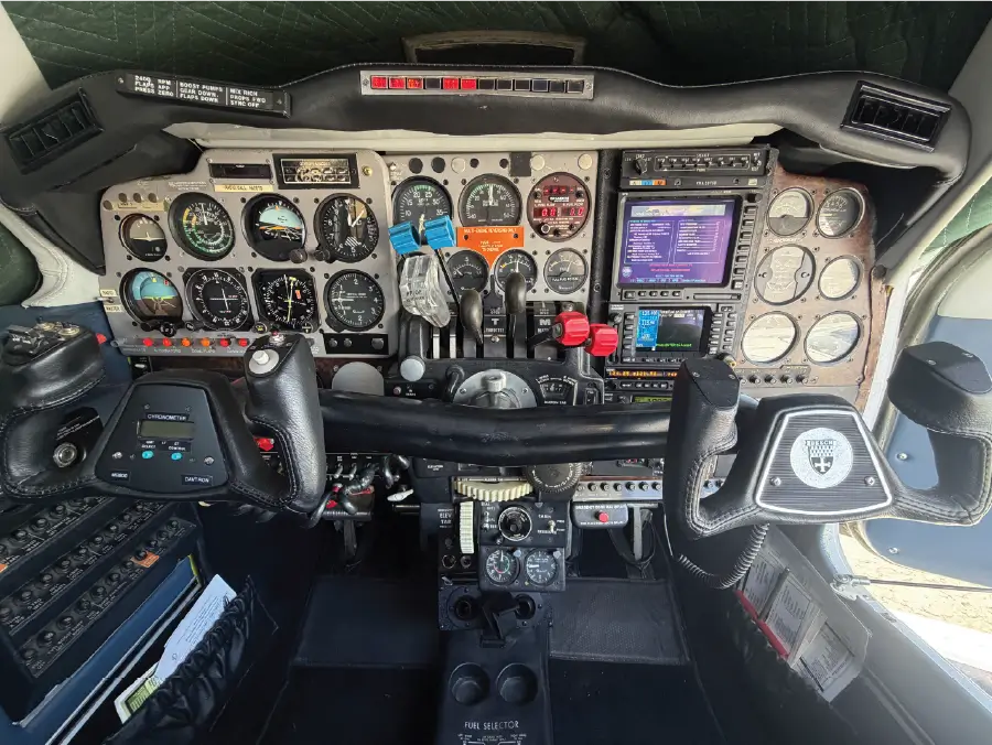 Beechcraft Baron - Full Panel View