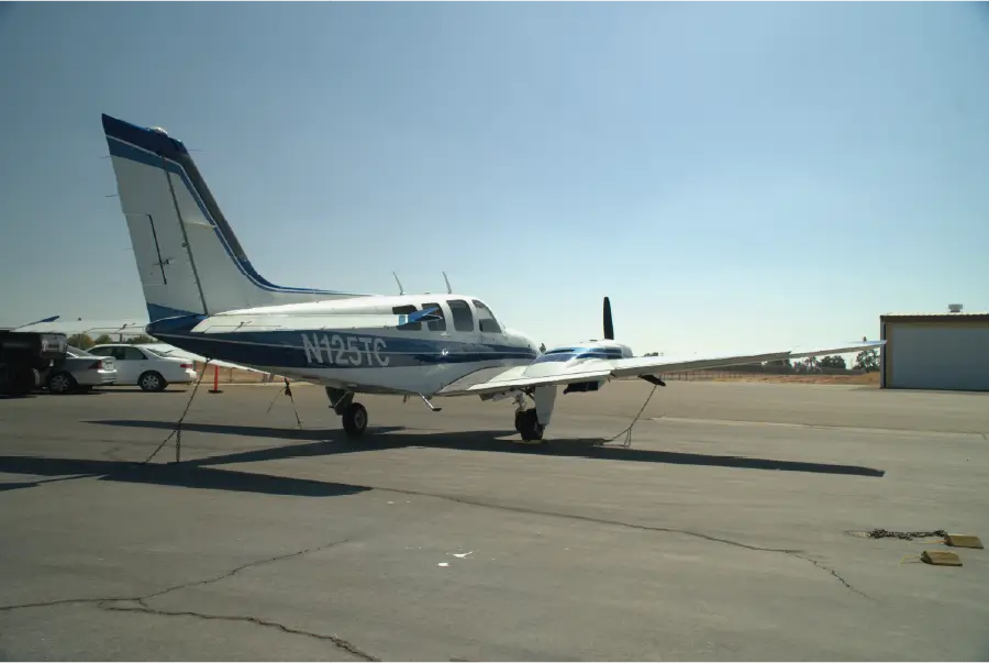 Beechcraft Baron - Copilot side back angle view