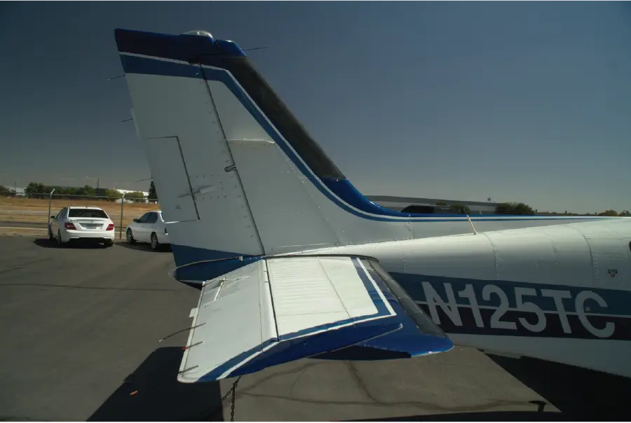 Beechcraft Baron - CoPilot side tail