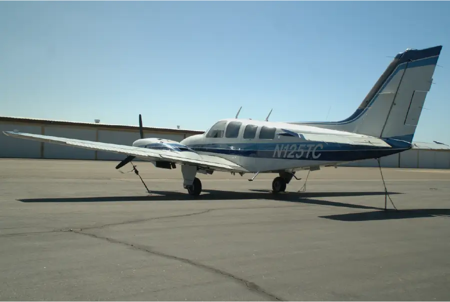Beechcraft Baron - Pilot side back angle view