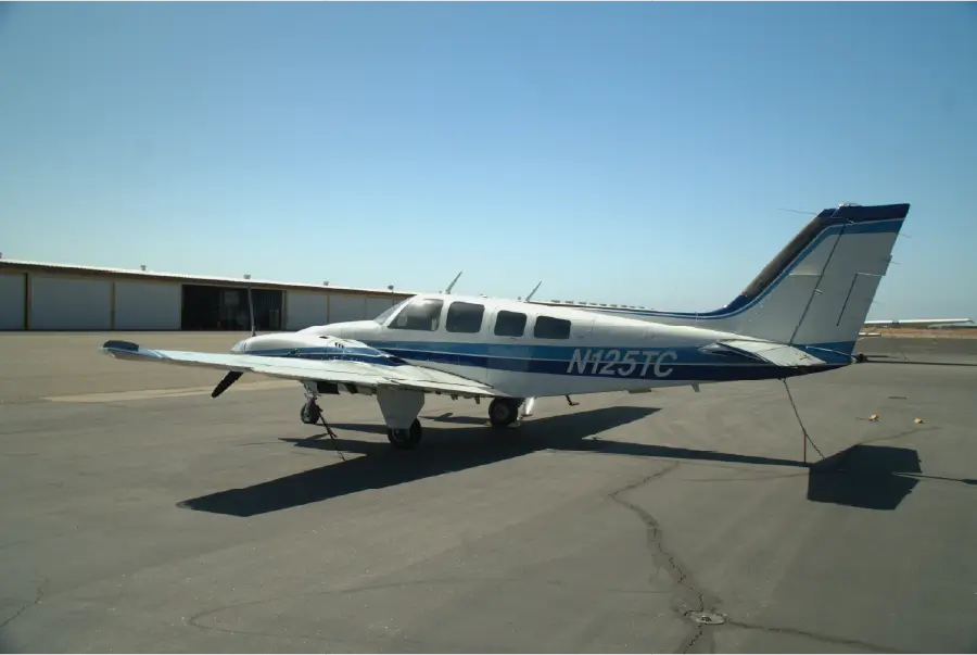 Beechcraft Baron - Pilot side back angle view