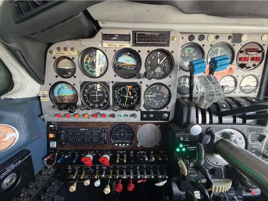 Beechcraft Baron - Pilot Side Panel