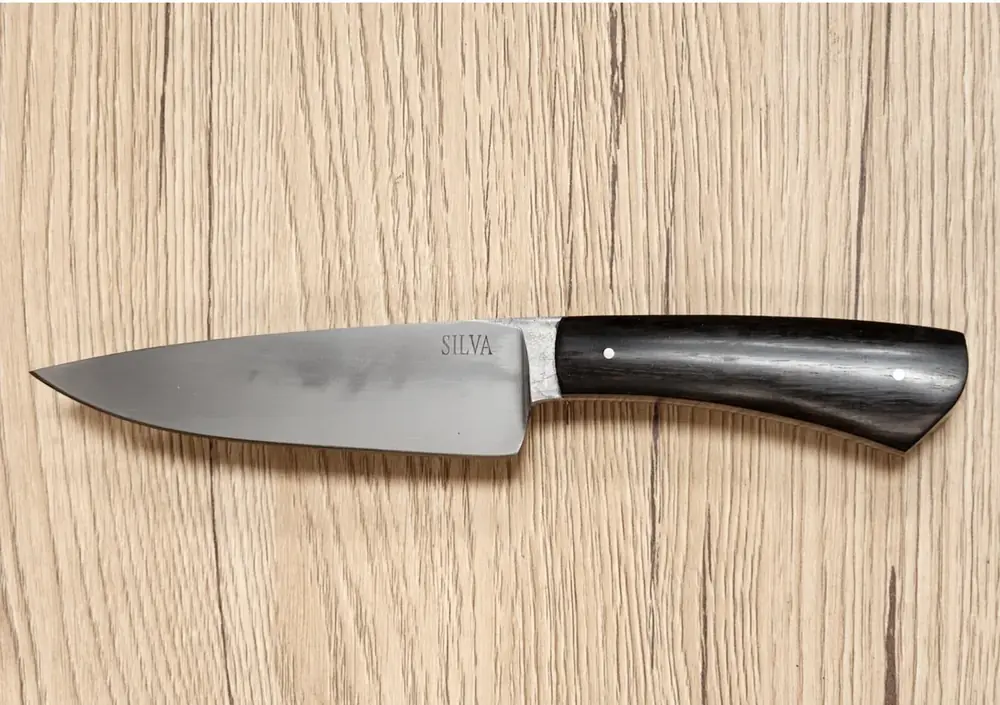 Cuchillo utilitario forjado a mano en la Escuela Valenciana de Cuchillería