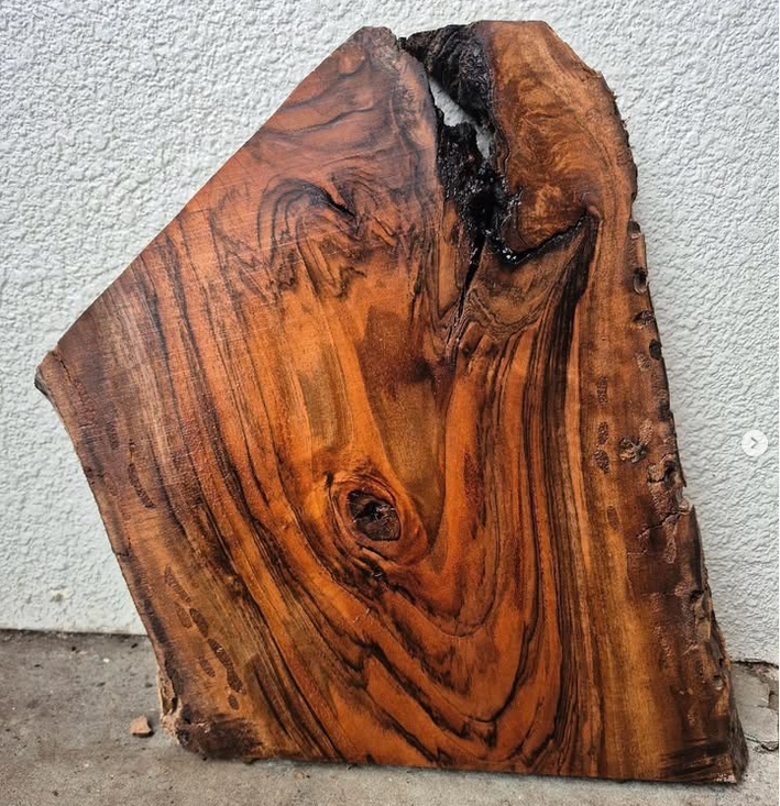 Raw slab with sculptural character