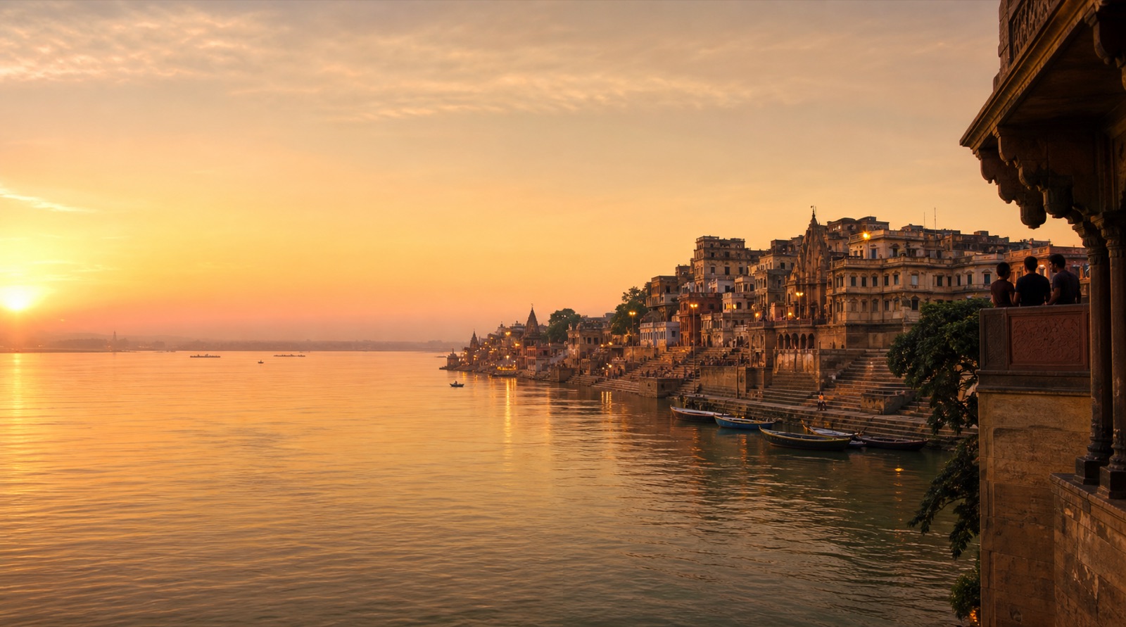 Atardecer junto al río en India