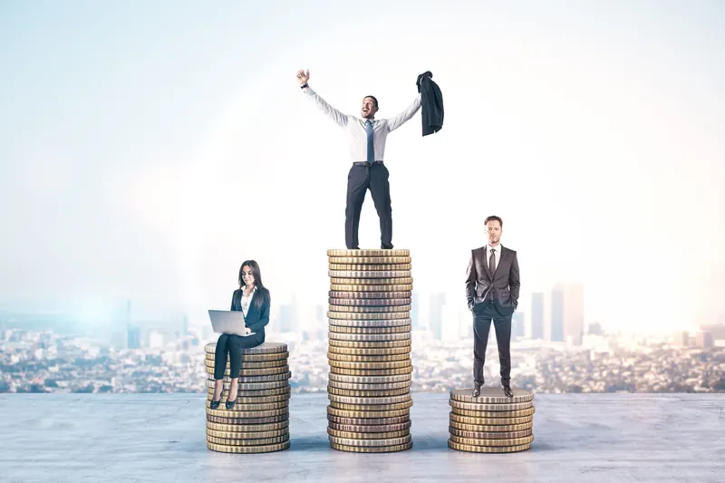Personas de negocios sobre monedas