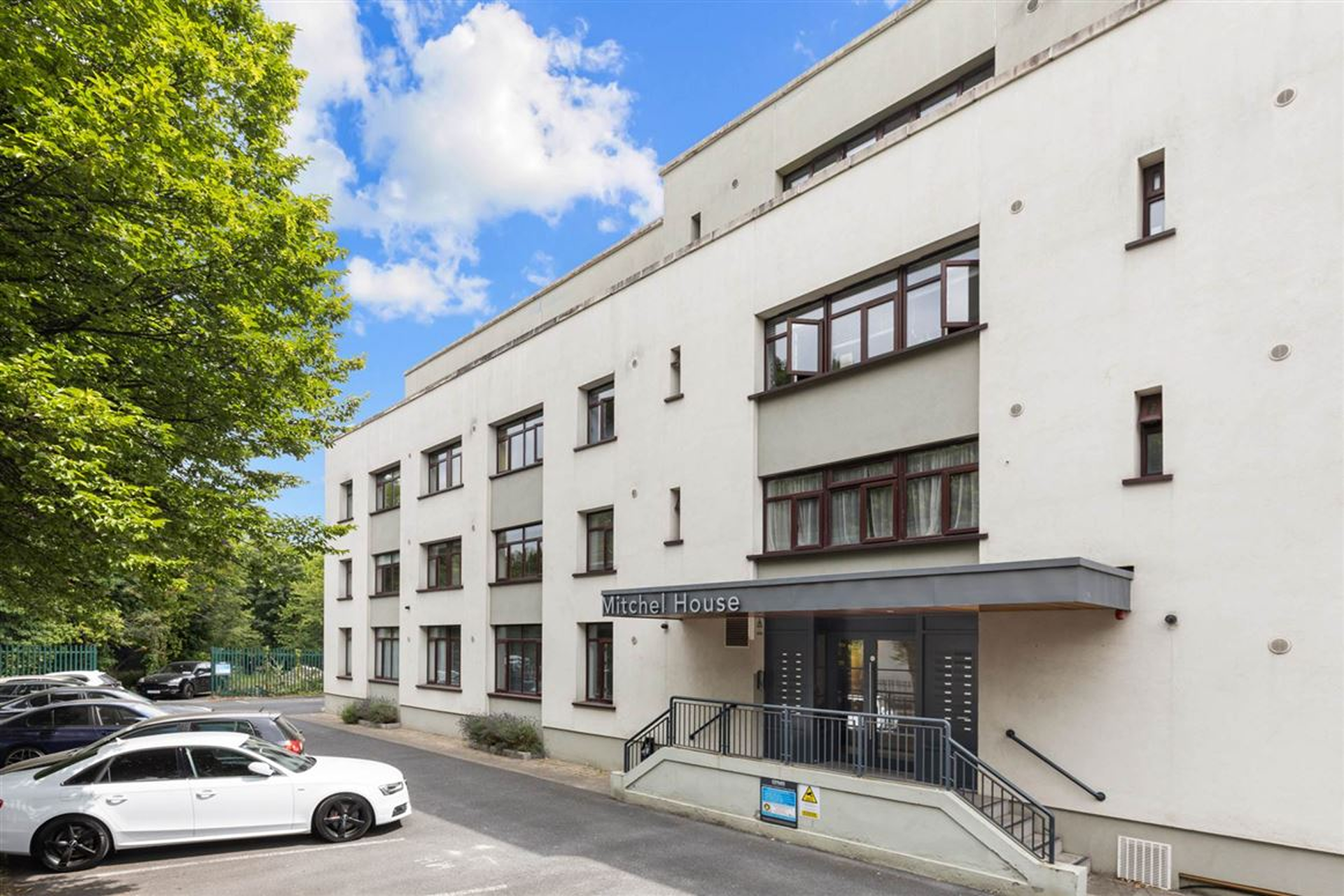 3 Bed Apt in Ranelagh