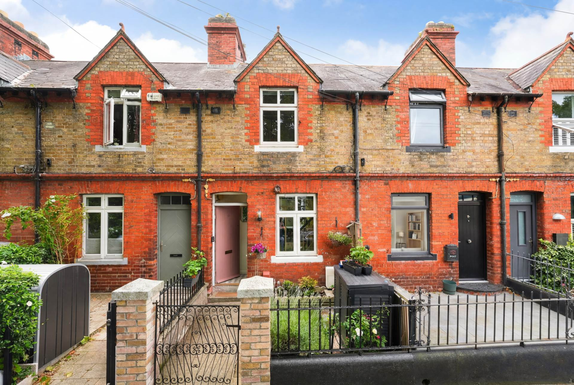 2 bed Mid Terrace property in Dublin 4