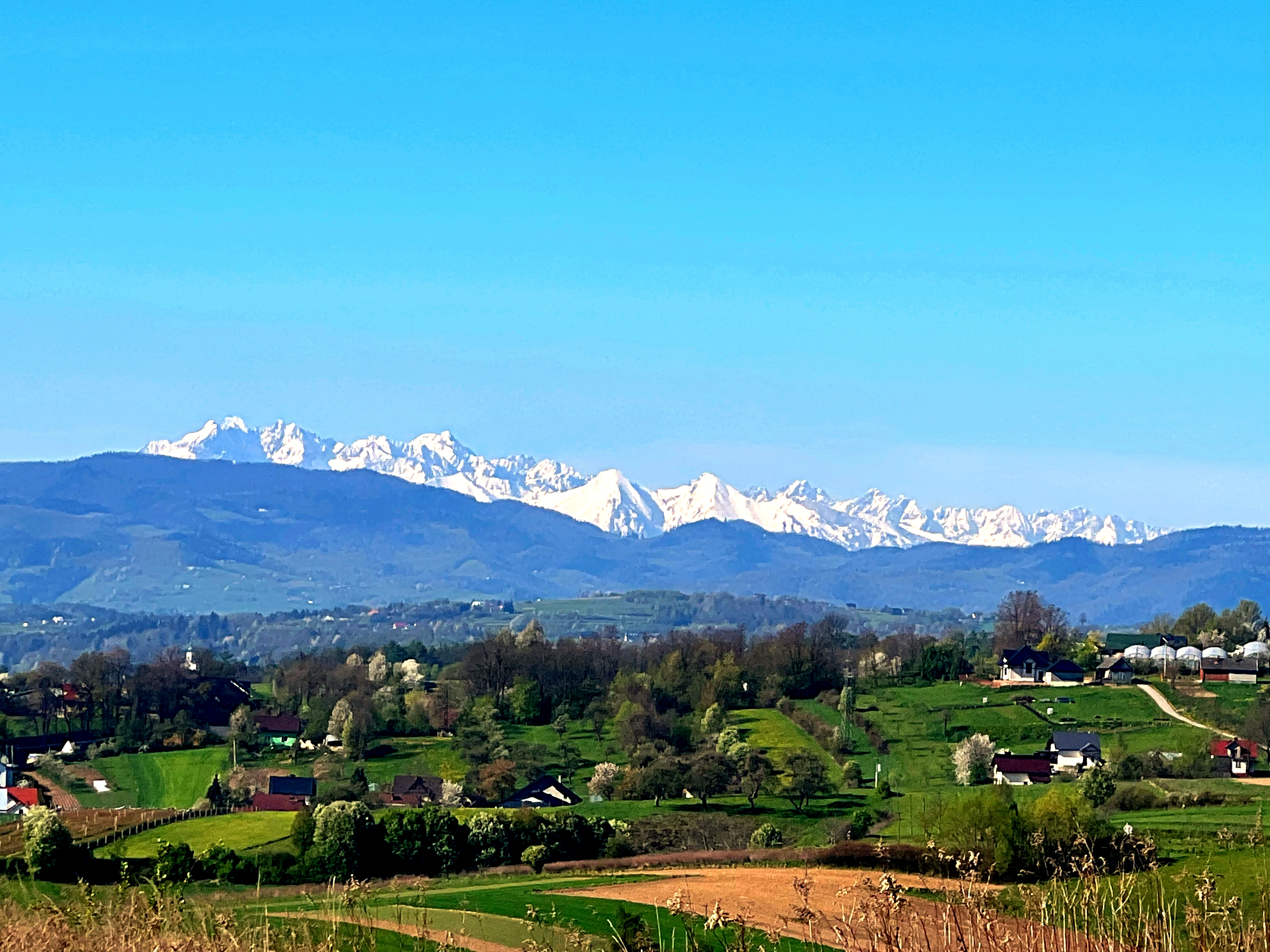 Górska panorama widoczna z inwestycji Sądecka Panorama
