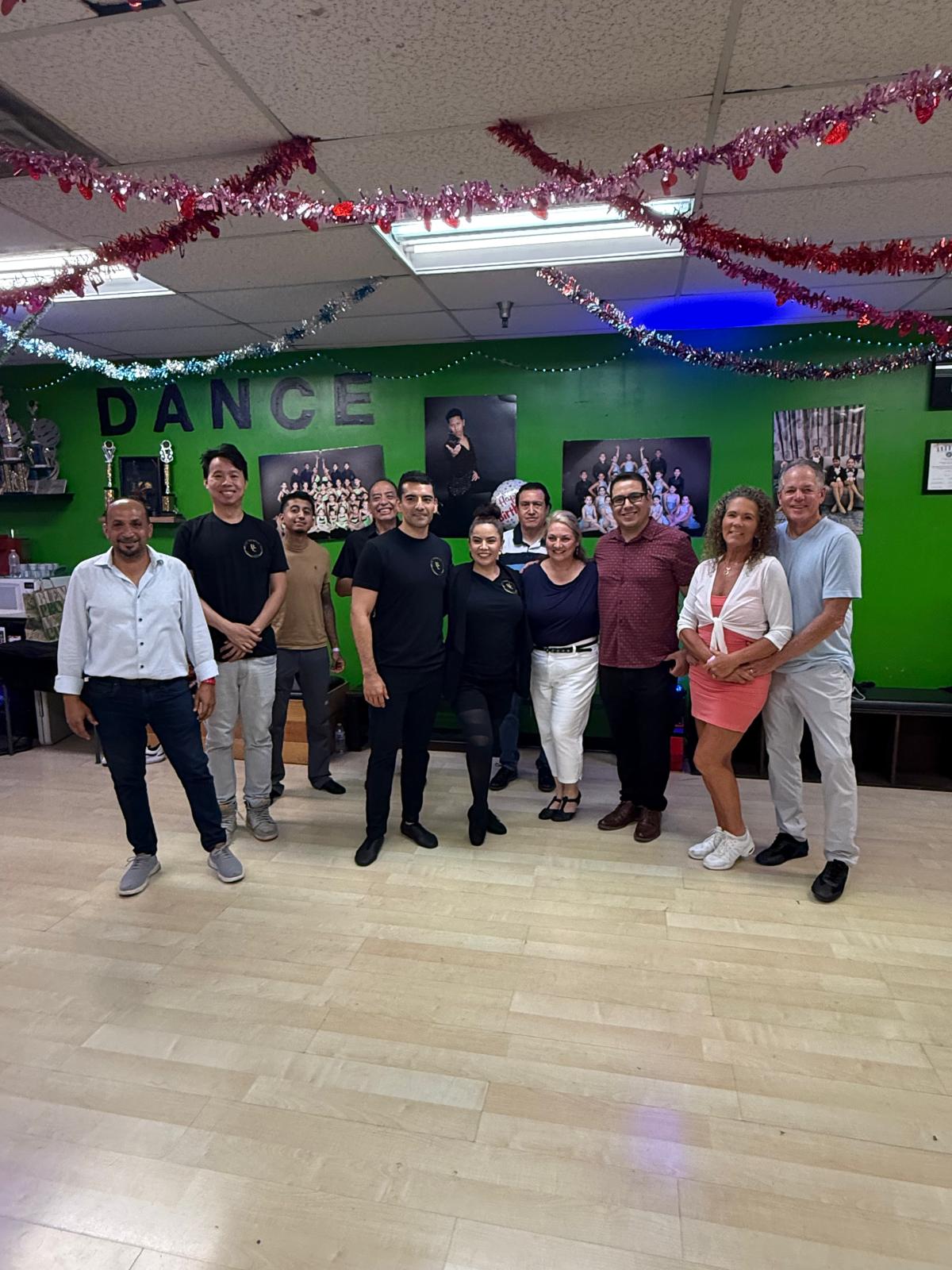 Baila Conmigo students together at the studio
