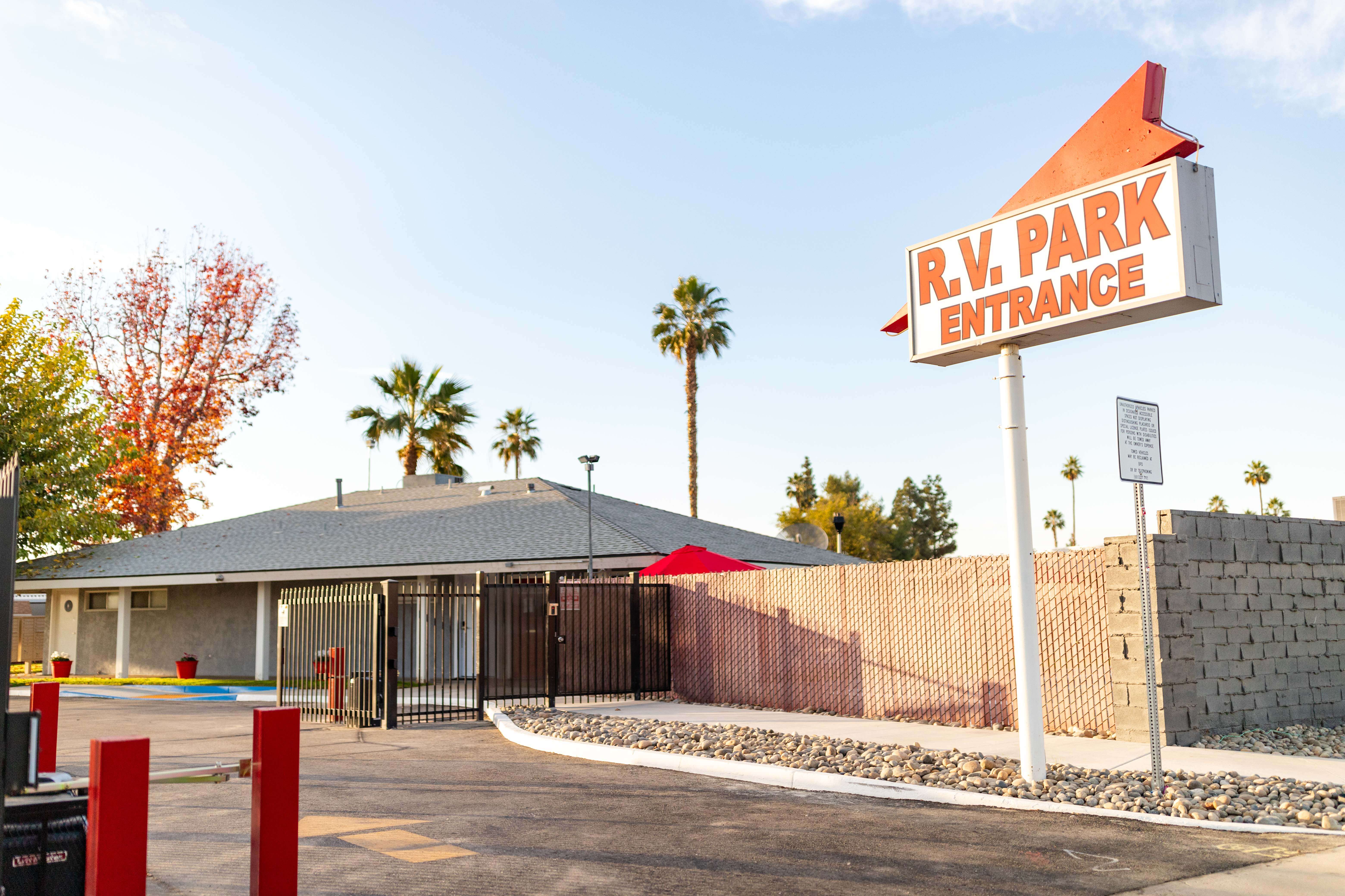 Smoke Tree RV Park RV space