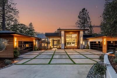 {{ custom_values.service_4 }} in {{custom_values.area_3})