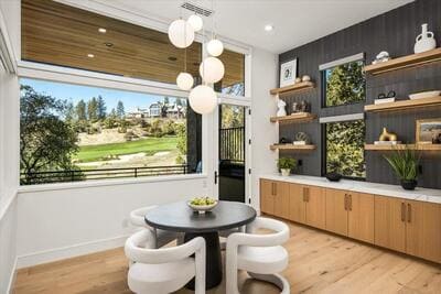 {{ custom_values.service_4 }} in {{custom_values.area_7})