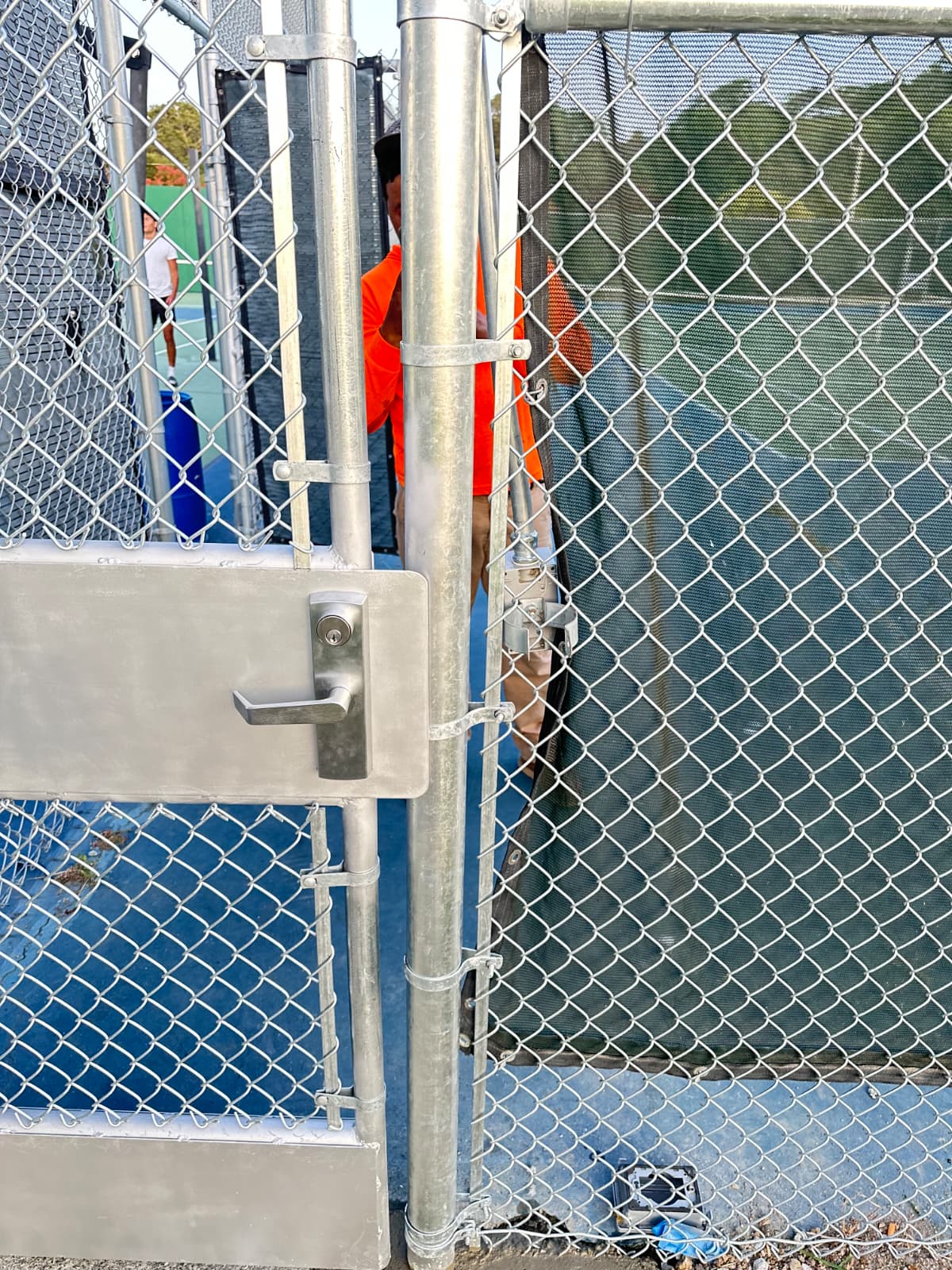 Residential chain link fence installation in Sacramento