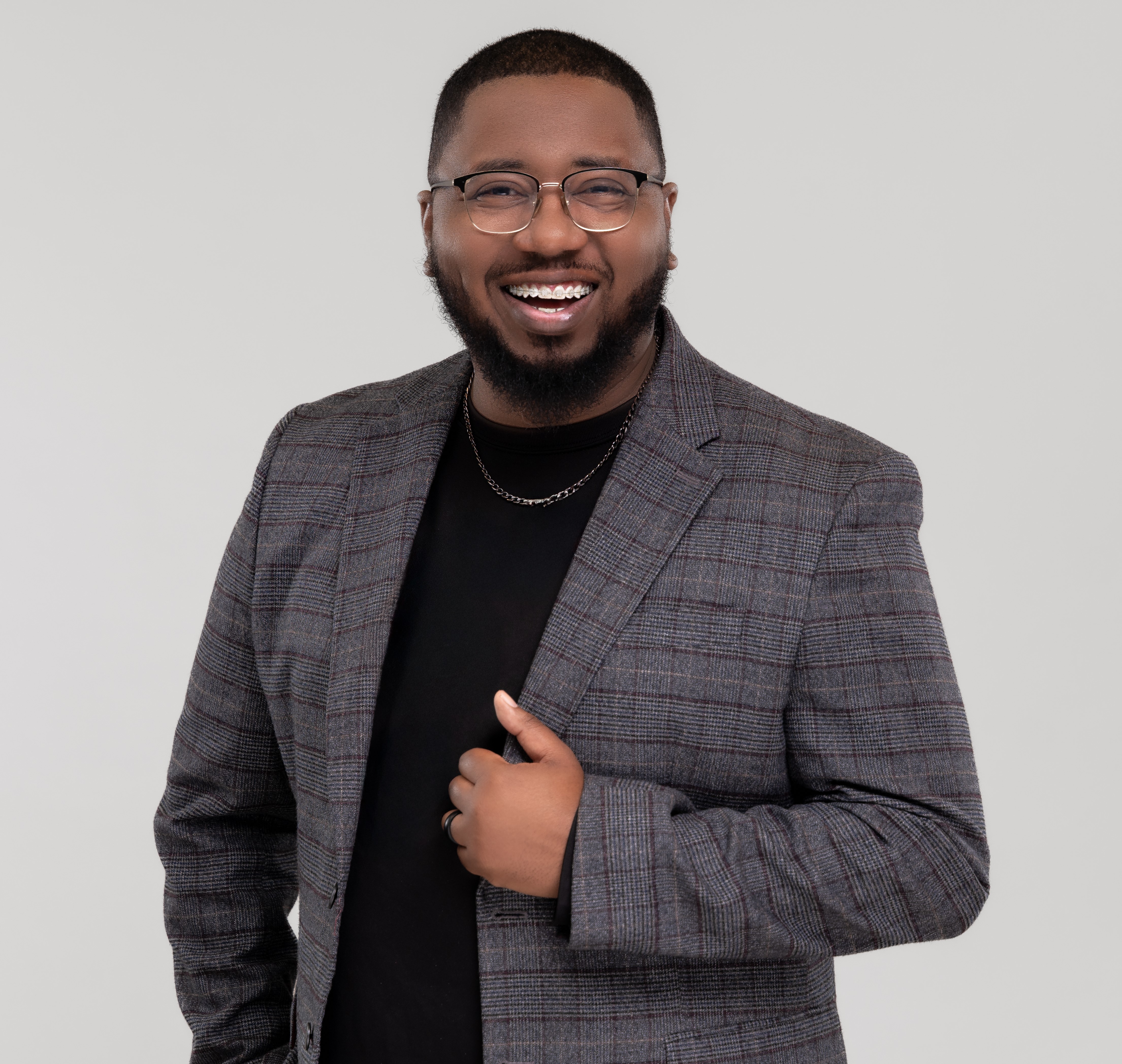 Pastor Sean Waters is the senior leader of New Healing Place, an apostolic 5 Fold ministry based in North Carolina. He equips believers in identity, spiritual maturity, and prophetic discernment, with a focus on preparing the church for the times through truth, healing and activation. 