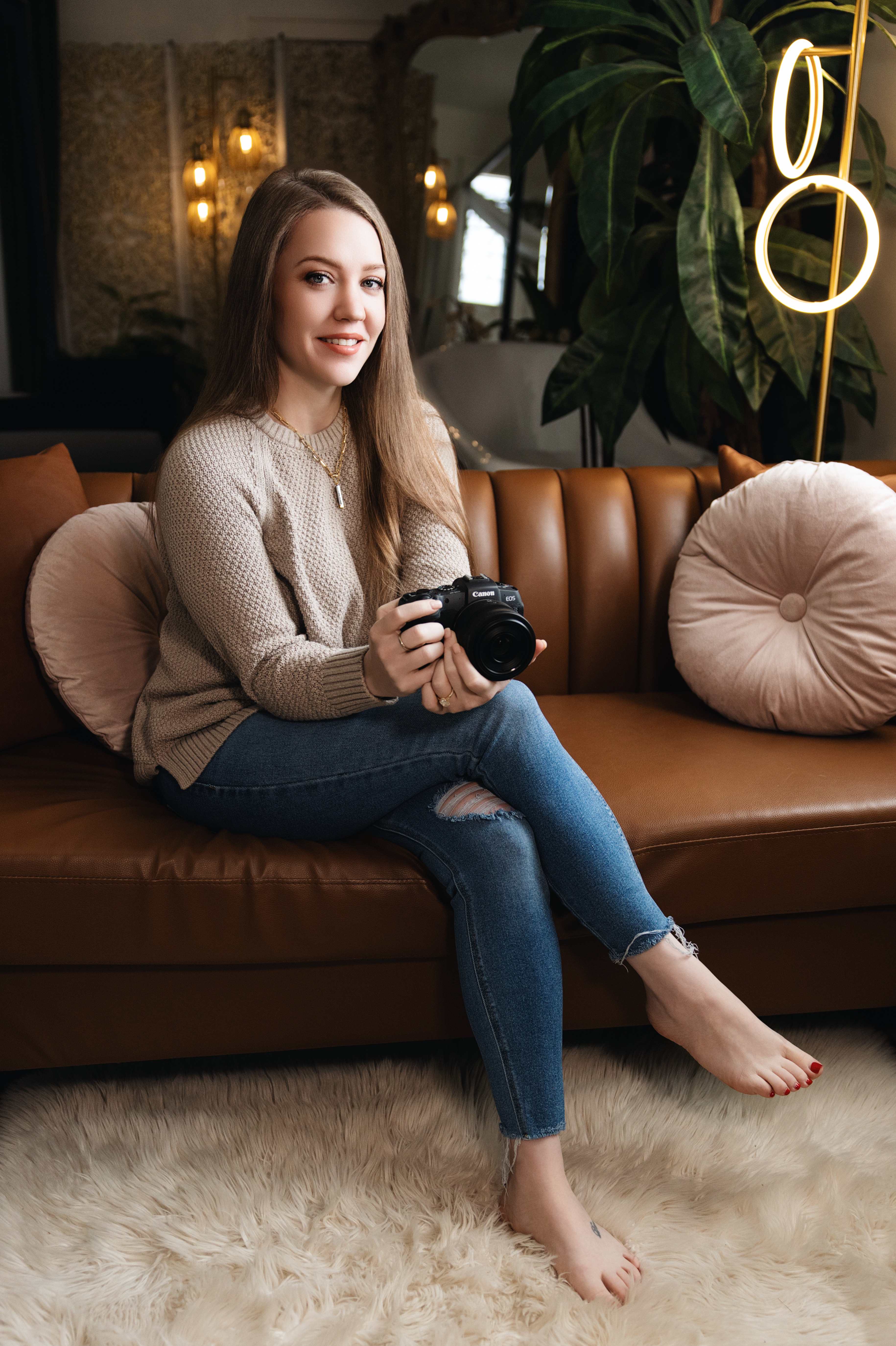 Expert posing coaching at Monroe & Co Boudoir
