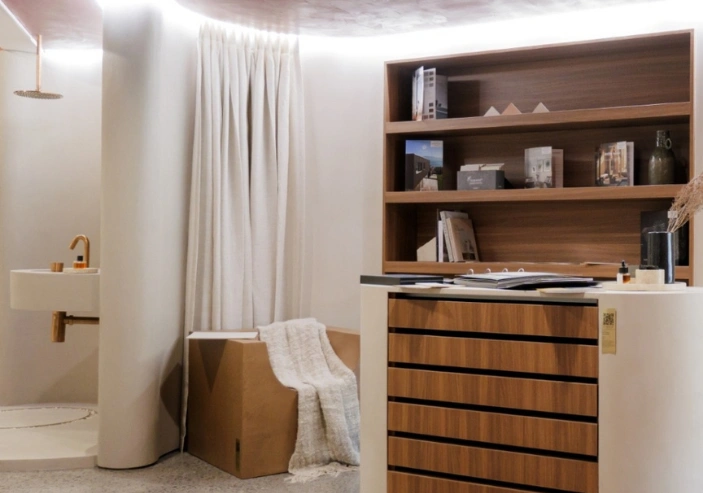 Seamless microcement finish on a bathroom wall