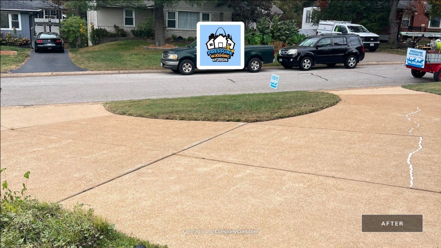 St. Louis residential street and driveway after professional cleaning