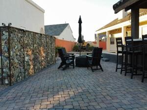 {{ custom_values.service_1 }} in {{custom_values.area_2})