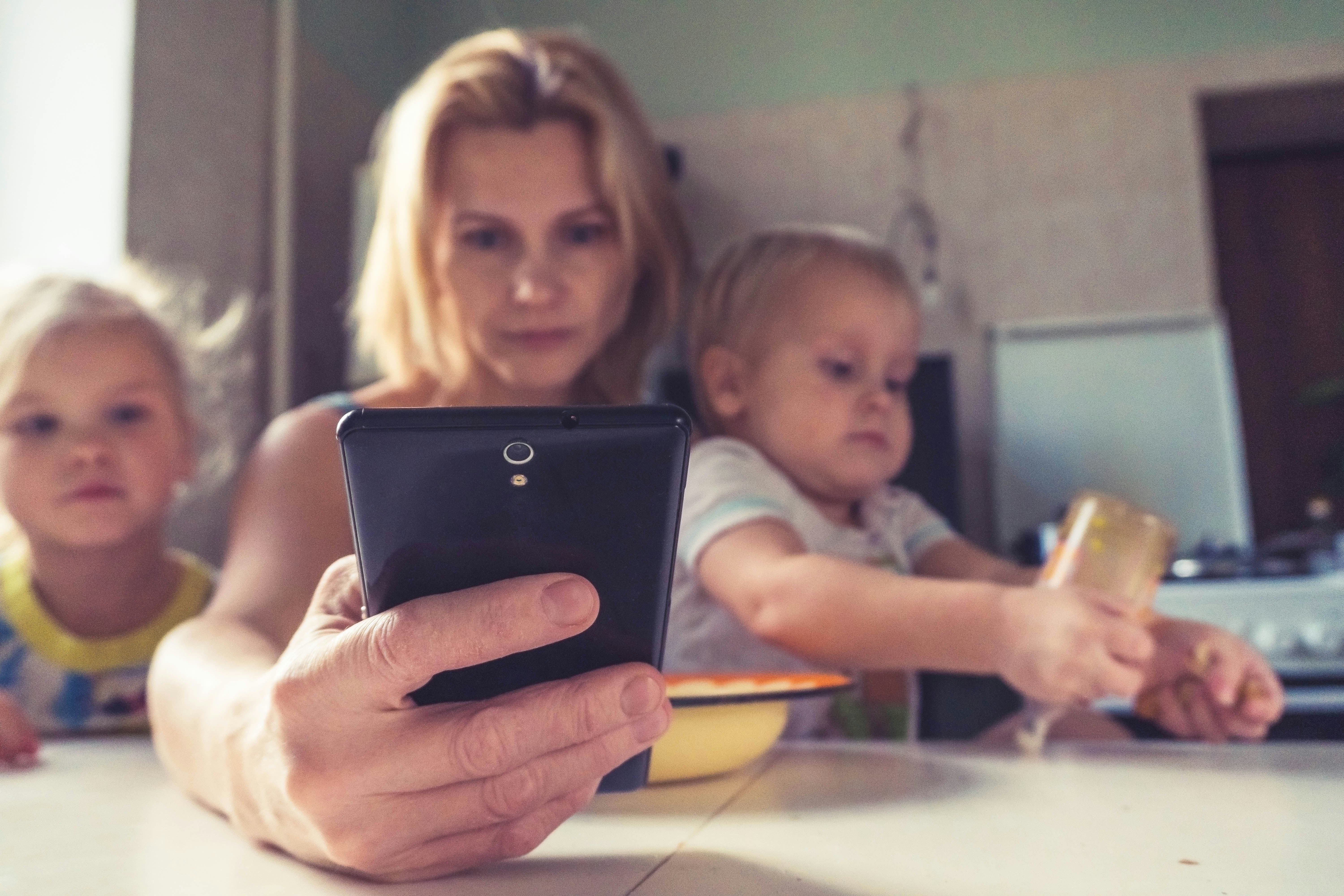 Social Media Sleep Advice and Parental Anxiety