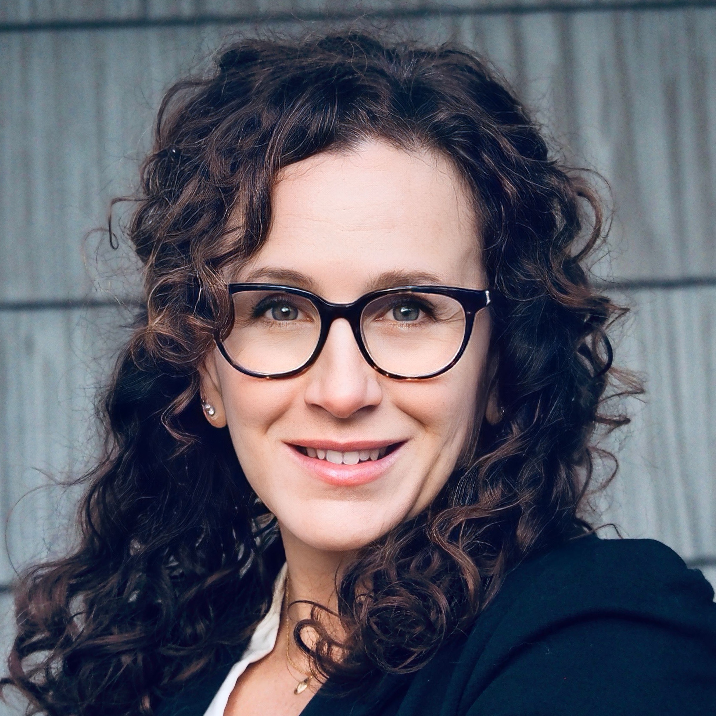 Debi Hulverson headshot