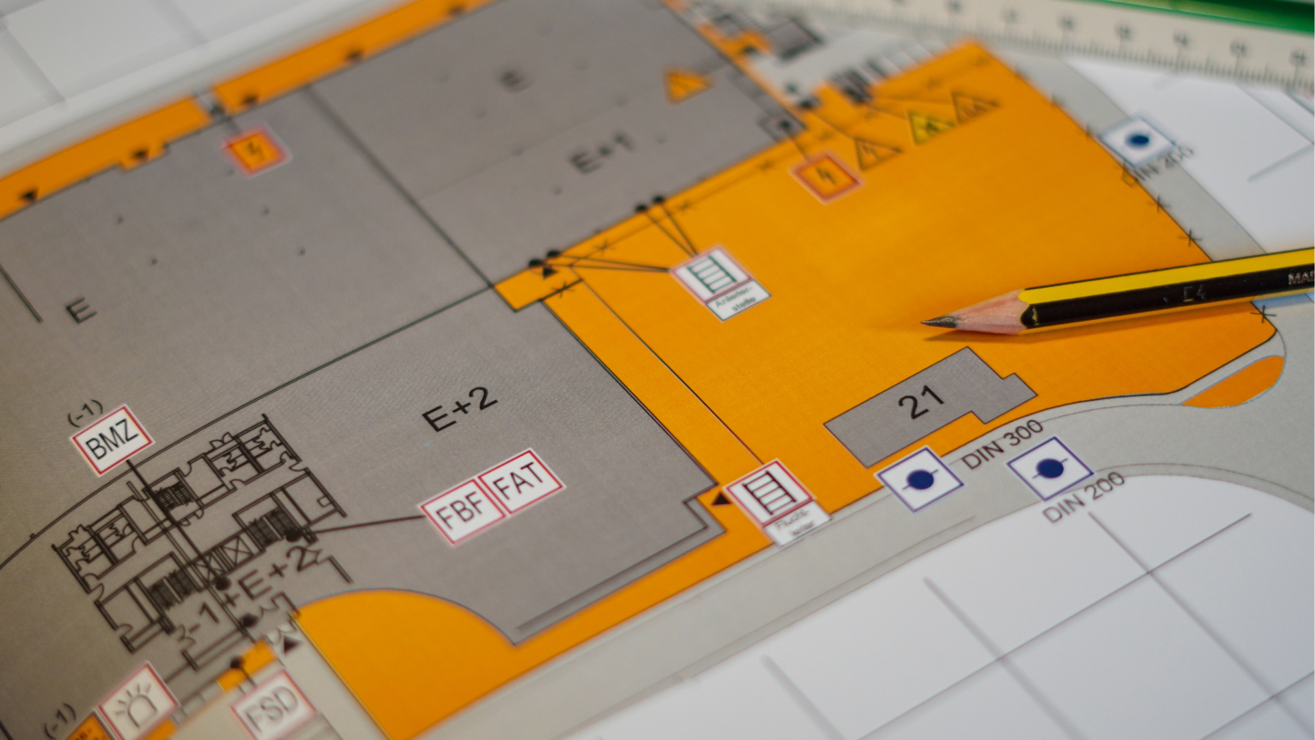 Feuerwehrplan Emden – Stahl-Brandschutztür im Treppenhaus nach DIN 14095