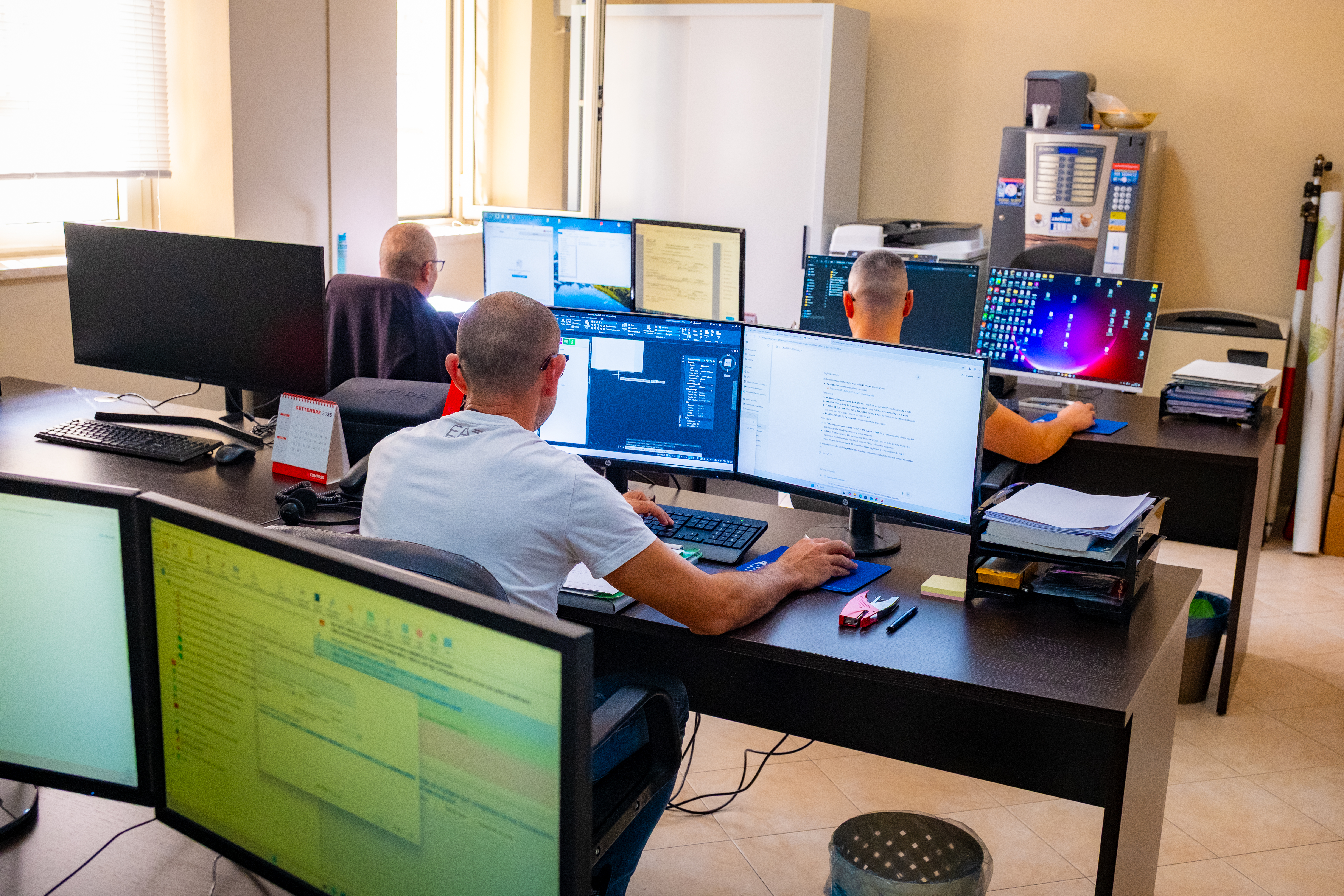 Ufficio Perizia Sicura — team di geometri al lavoro