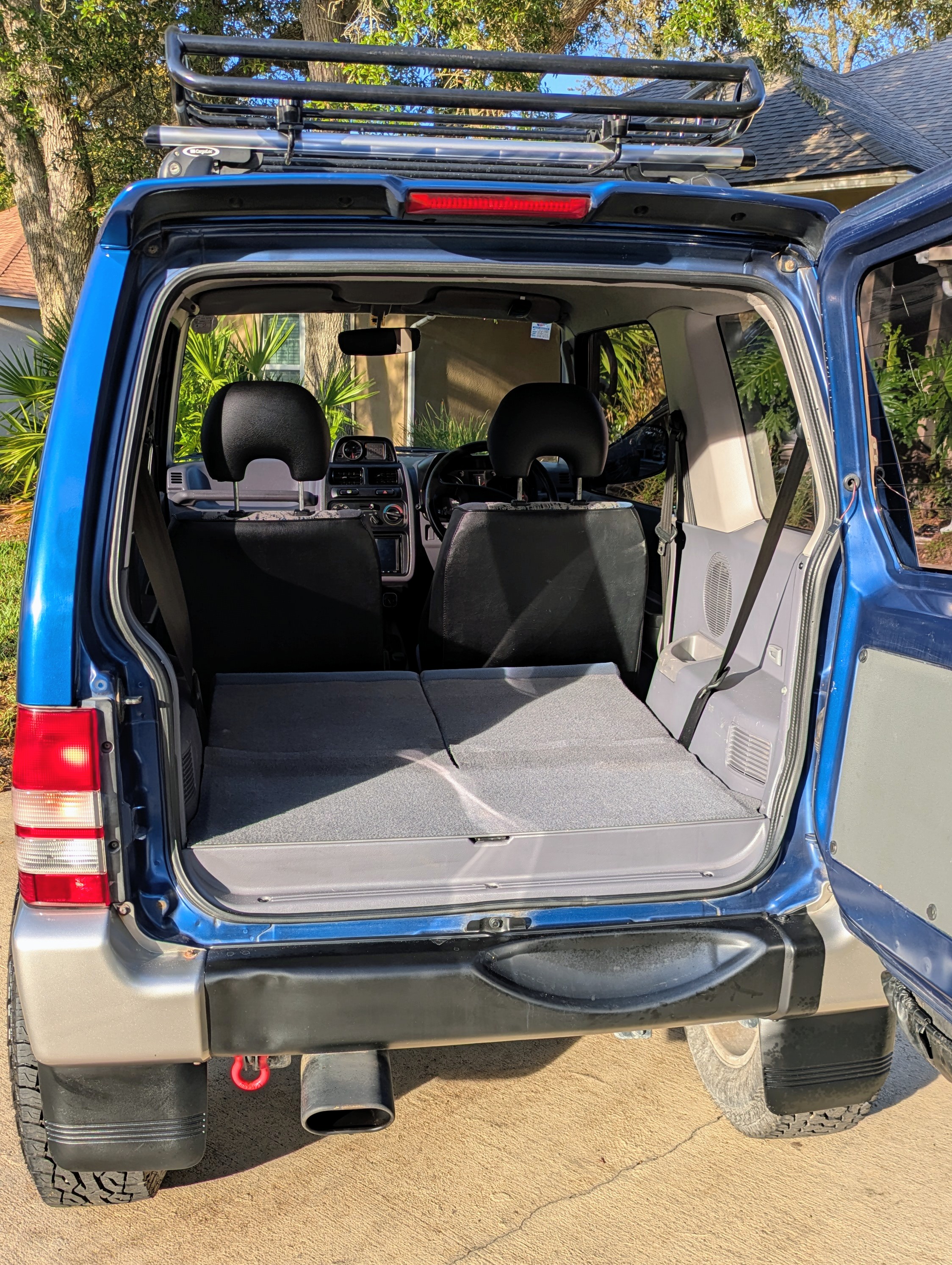 Cargo area — tailgate open