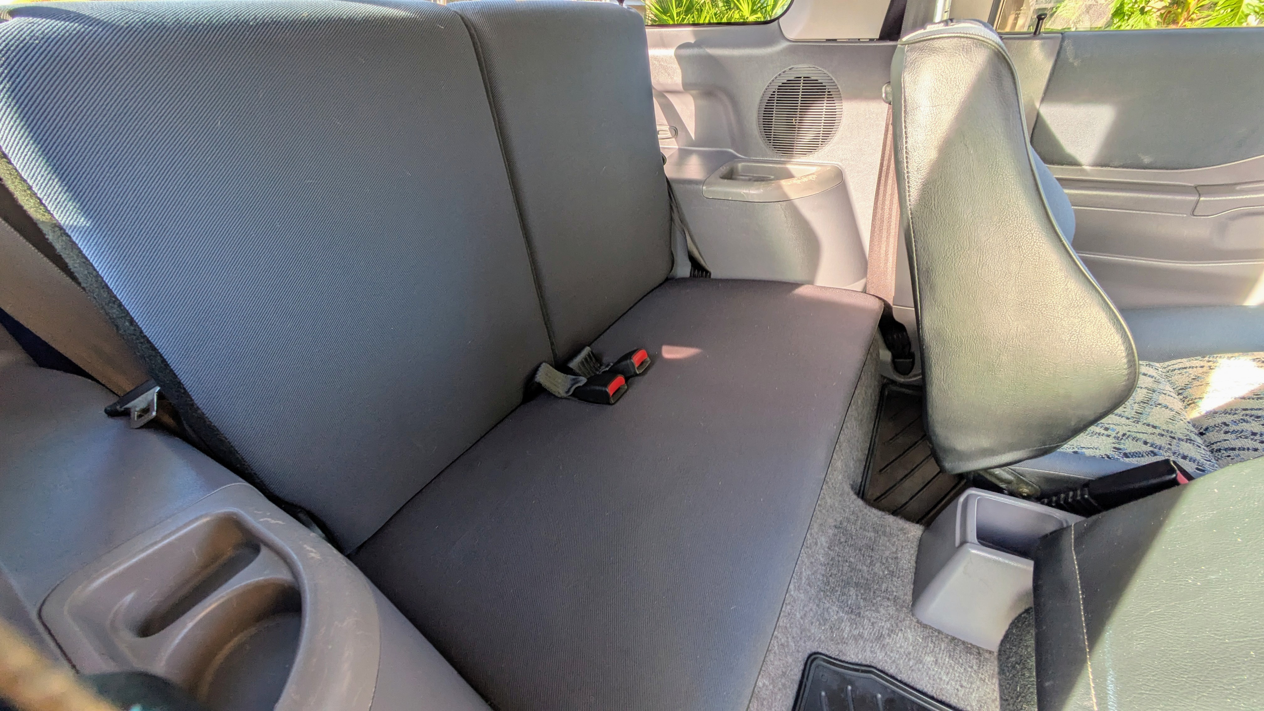 Rear bench seat