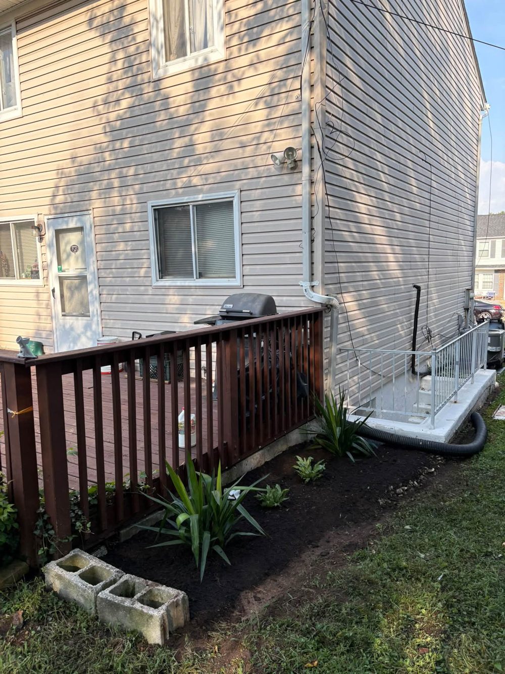 After: Side yard cleanup & new mulch bed
