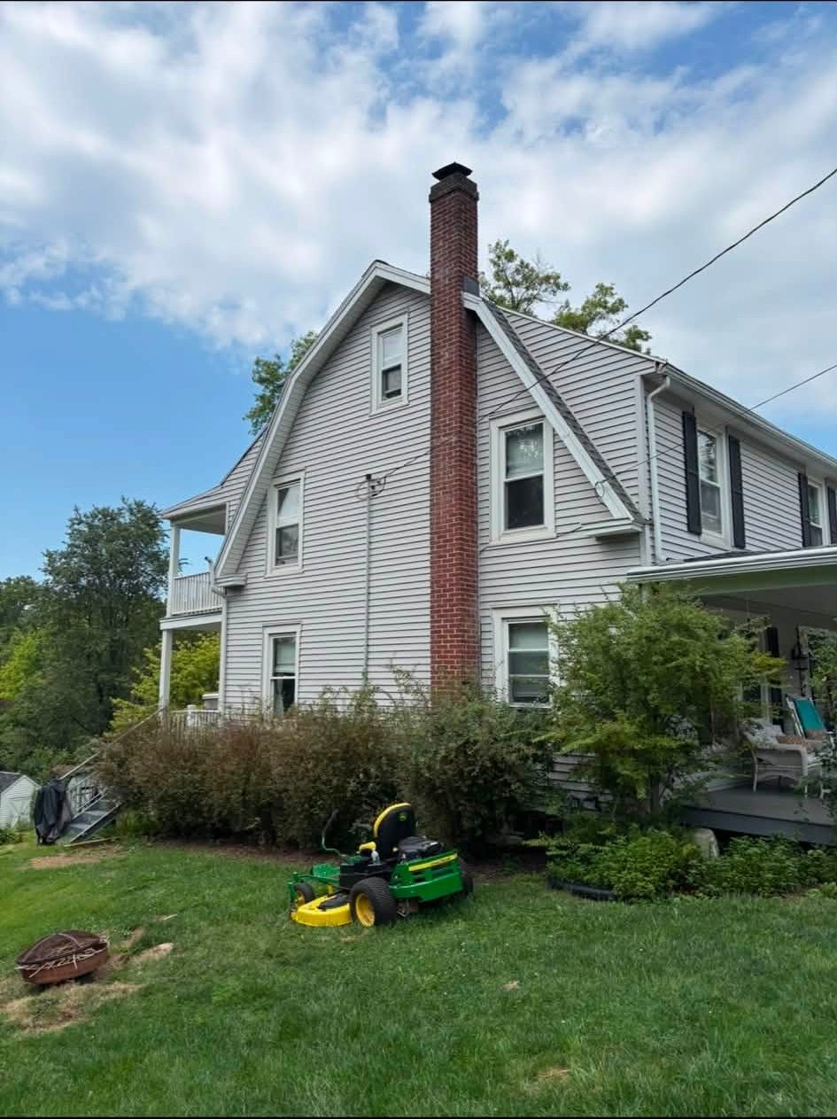 Before: Mulch beds & a clean lawn edge