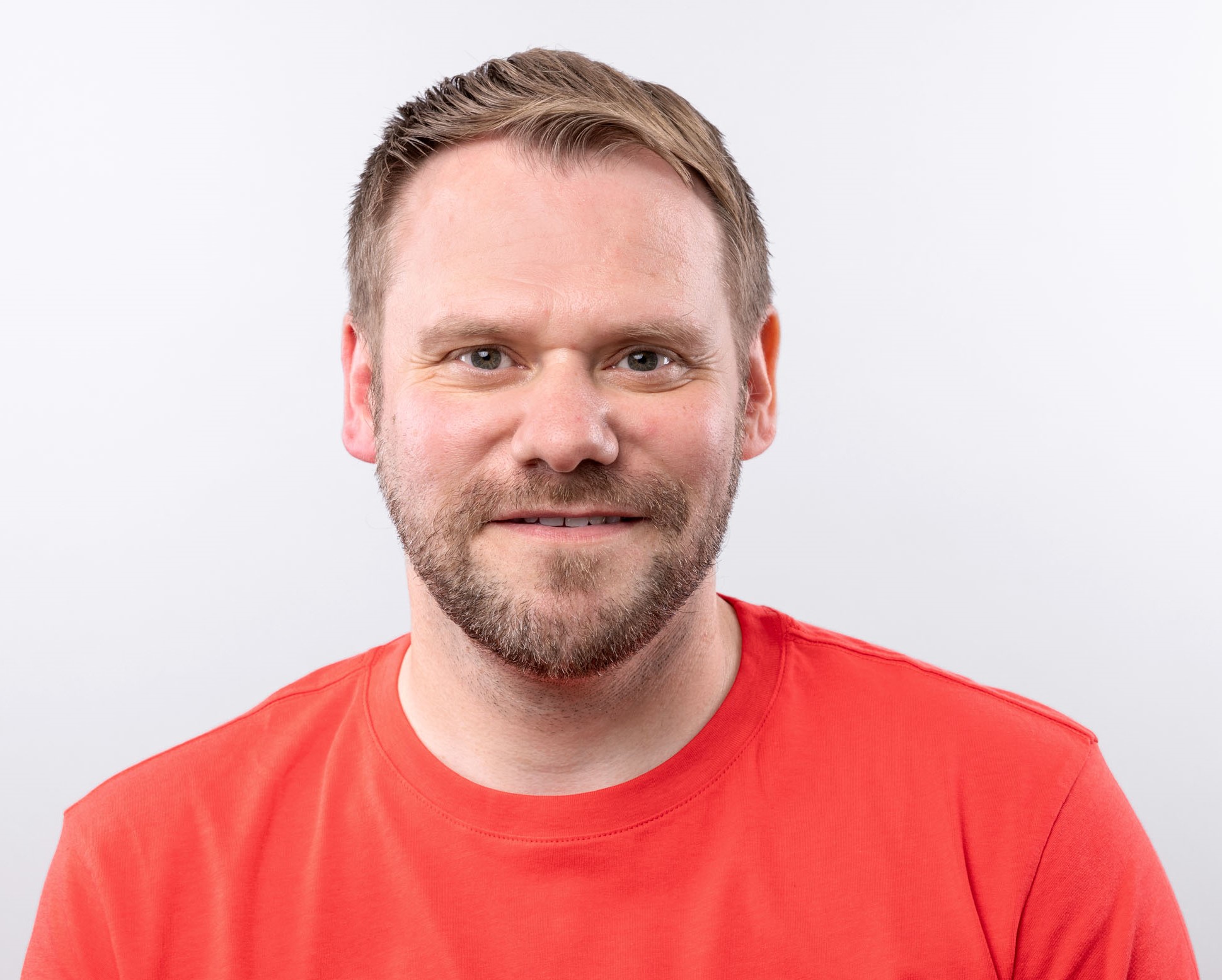 David Wilkinson is Technical Excellence Lead at Intact Insurance. David Wilkinson has spent over 25 years leading large operational teams across customer service and financial services, with experience spanning insurance, change management, regulatory approvals and site leadership. Alongside his senior leadership career, he is a passionate advocate for disabled professionals and co-chairs his organisation's Disability ERG. Now in his third year judging the North East Contact Centre Awards, he brings both professional expertise and genuine lived experience to the panel. 