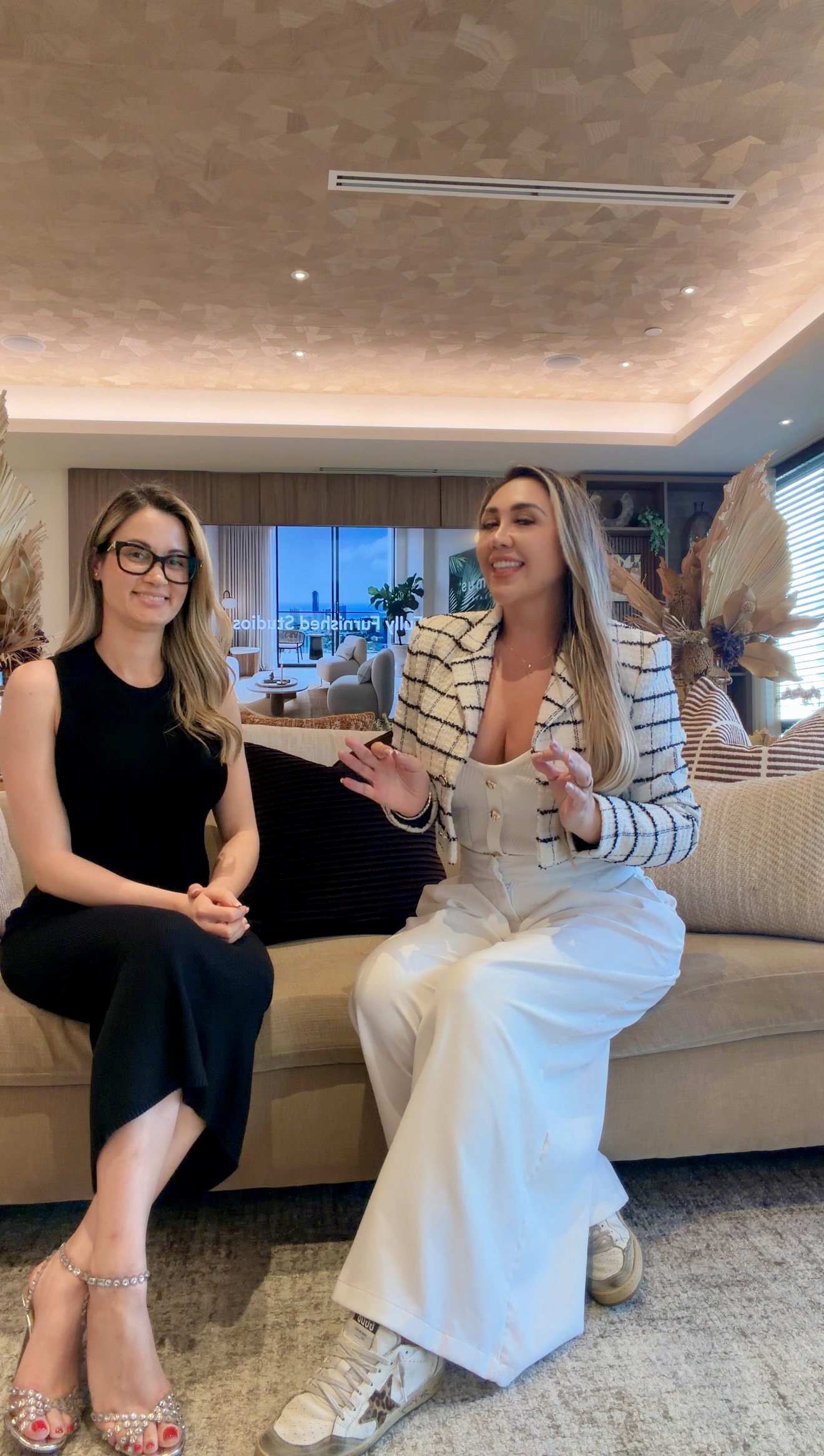 Natalia Sánchez en un evento inmobiliario en Florida