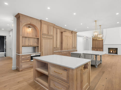 {{ custom_values.service_1 }} in {{custom_values.biz_area_1})