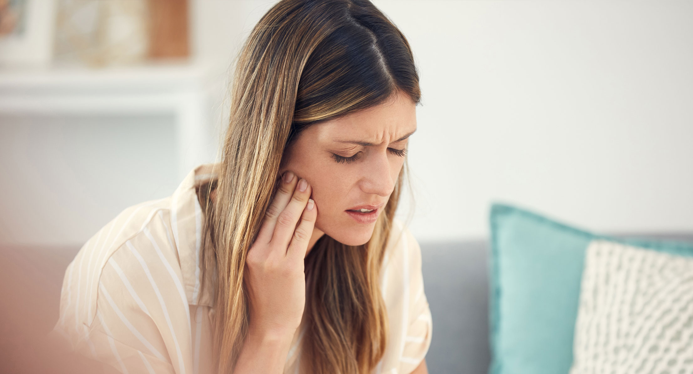 Woman with tooth pain